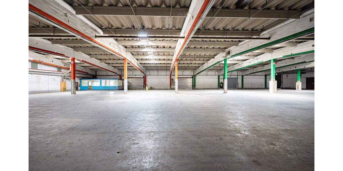 Lagerhalle mit LKW-Werkstatt und Bürogebäude zimmer