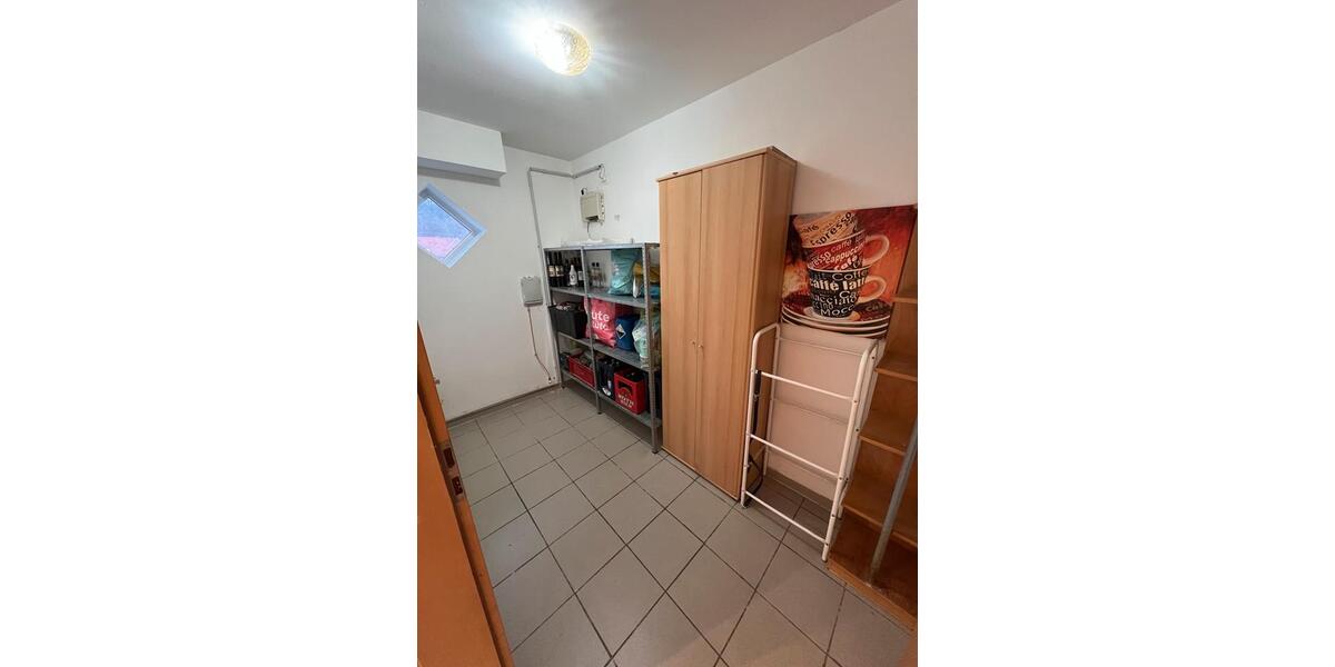 Wunderschöne EG-Wohnung - exklusiver Pool, Kamin & großem Garten 5.5 zimmer