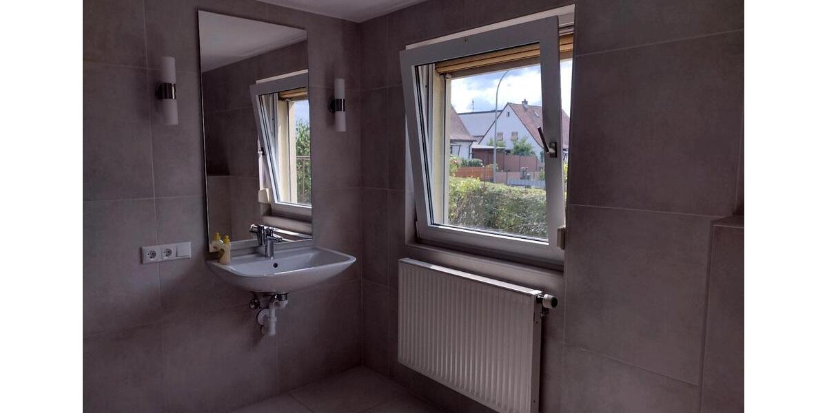 Doppelhaushälfte Kitzingen - 5 Zimmer, 90 m&sup2;, 195.000&euro; | Angebot:27072239