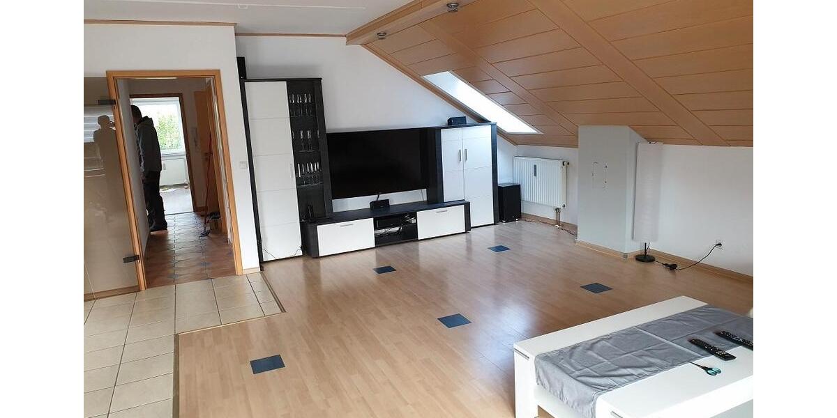 Dachgeschoßwohnung Großrinderfeld - 4 Zimmer, 105 m&sup2;, 680&euro; | Angebot:25990828