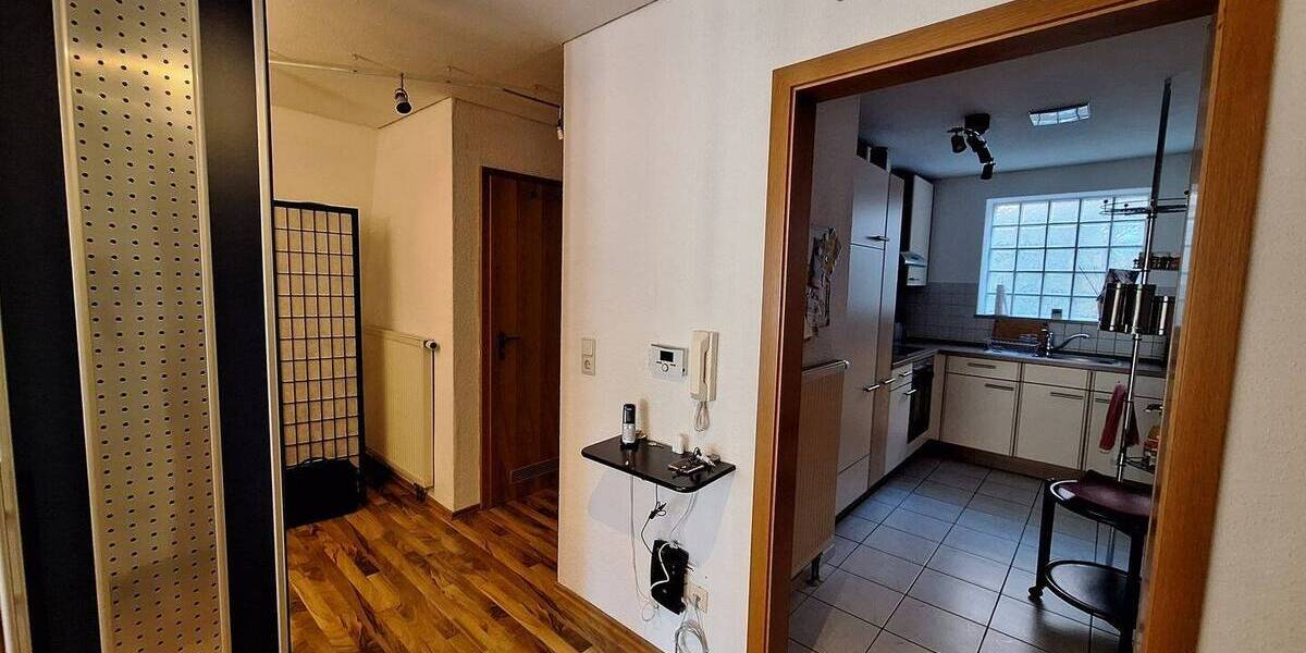 2 Zimmer Stadtwohnung im Zentrum von Kitzingen in der Kaiserstr.Absolut ruhig und sonnig mit Balkon :-) Nur 2 Min.fußläufig zur Fußgängerzone und Main 2 zimmer