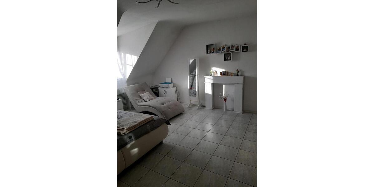 Dachgeschoßwohnung Hettstadt - 4 Zimmer, 102 m&sup2;, 850&euro; | Angebot:27600817