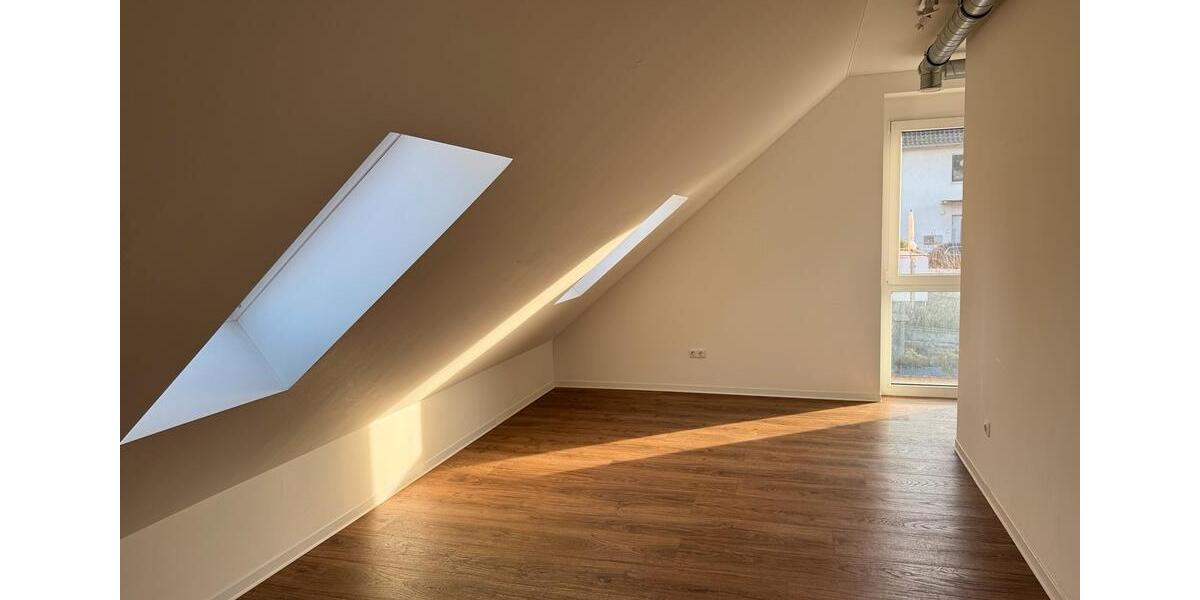 Helle Büro- oder Praxisräume in Geschäftshaus in Kürnach zimmer