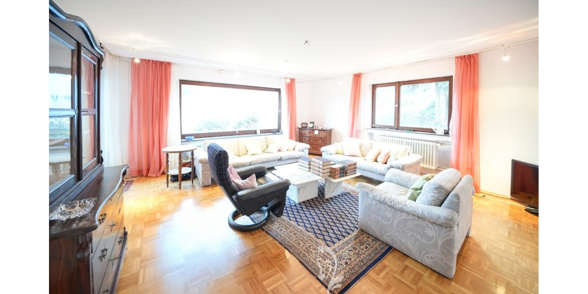 Zwei- bis Dreiparteienhaus in zentraler Lage mit Einliegerwohnung und Ausbaupotenzial im DG - Zweifamilienhaus Zell am Main | Angebot:26652819