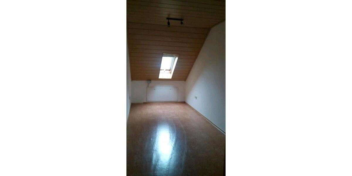 Dachgeschoßwohnung Prosselsheim - 4 Zimmer, 120 m&sup2;, 700&euro; | Angebot:26211442