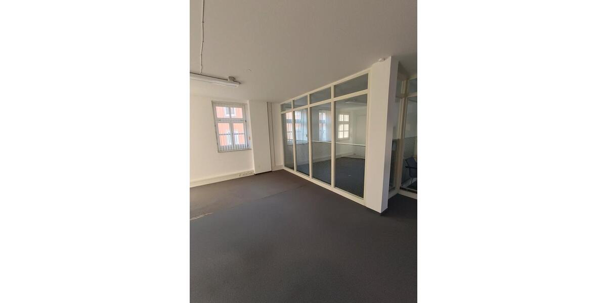 Ihre Gewerbeeinheit in Top-Innenstadtlage von Kitzingen – Befristet bis 31.12.2028 zimmer