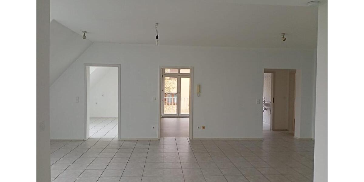 Etagenwohnung Urspringen - 4.5 Zimmer, 128 m&sup2;, 880&euro; | Angebot:26228432