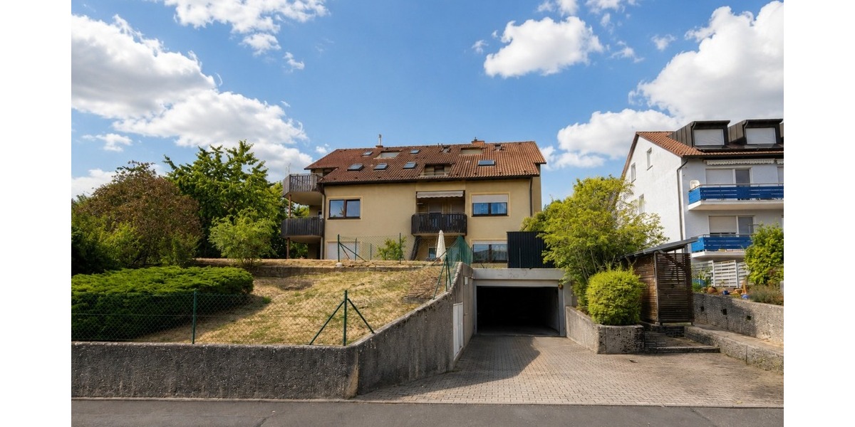 Ruhig wohnen, stadtnah leben – 2-Zimmer-Wohnung mit Dachloggia und Tiefgaragenstellplatz - Etagenwohnung würzburg Versbach | Angebot:27144301