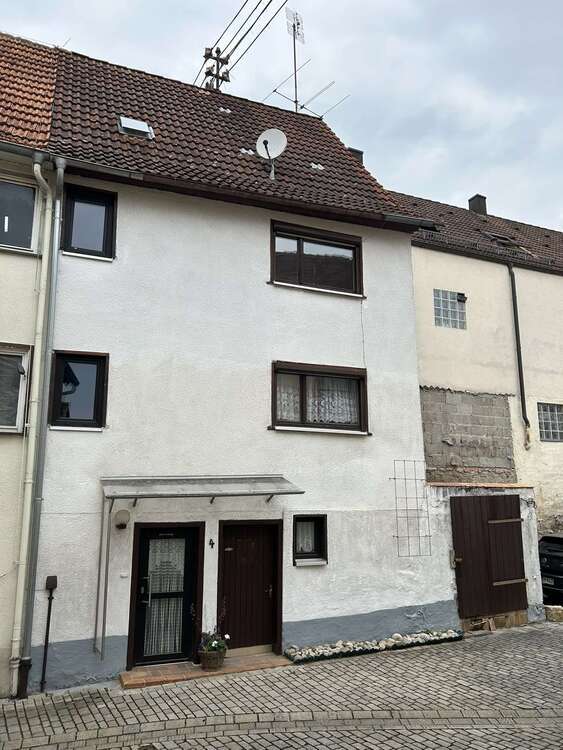 Haus zum Kaufen in Urspringen 39.800 € 90 m²