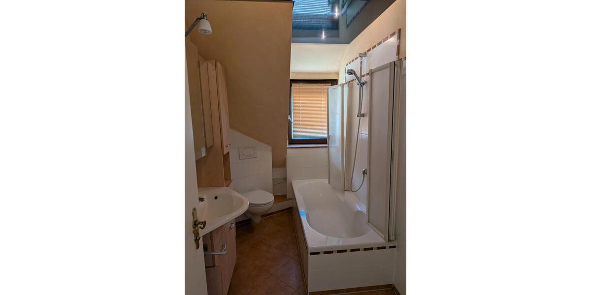 Einfamilienhaus Werneck - 9 Zimmer, 145 m&sup2;, 270.000&euro; | Angebot:26317029