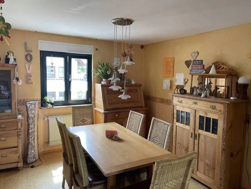 Ländliches Anwesen mit besonderem Charme mit Nebengebäuden, Scheune und Gartengrundstück in Hammelburg, OT