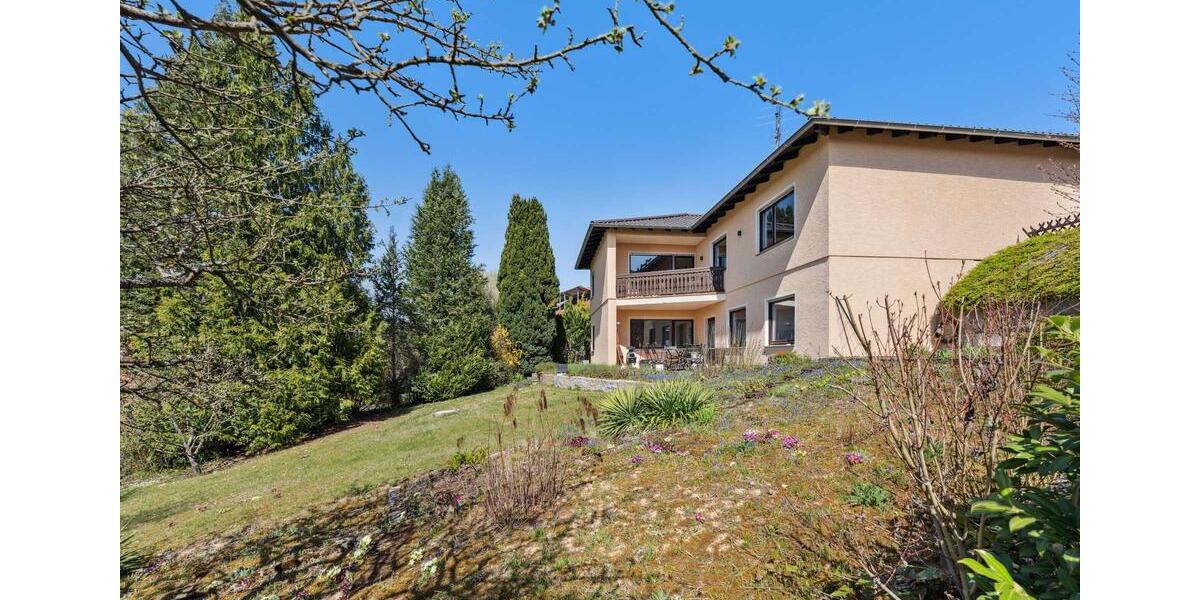 Einfamilienhaus Würzburg Dürrbachau - 8 Zimmer, 208 m&sup2;, 2.500&euro; | Angebot:26676454