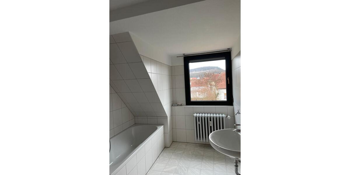 Dachgeschoßwohnung Zellingen - 3 Zimmer, 65 m&sup2;, 1.100&euro; | Angebot:24852151