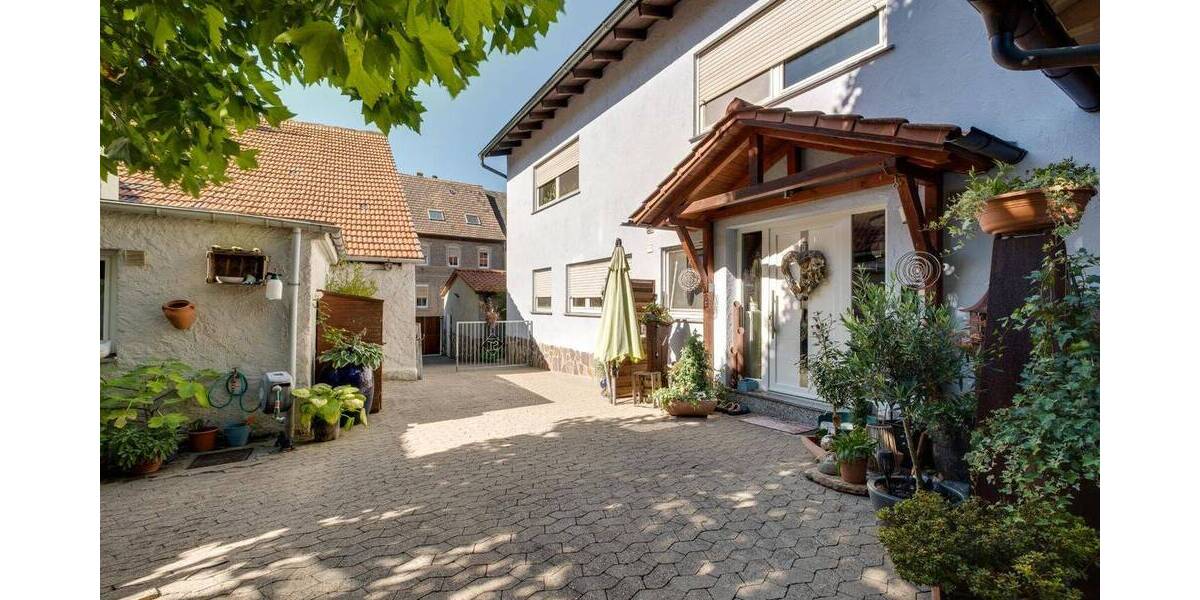 Mehrfamilienhaus, Wohnhaus Kitzingen - 7 Zimmer, 250 m&sup2;, 500.000&euro; | Angebot:25747372