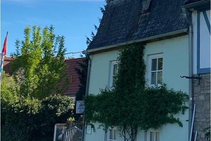 Zu vermieten Wohnung 2,5 Zimmer kleines Häuschen 2 zimmer