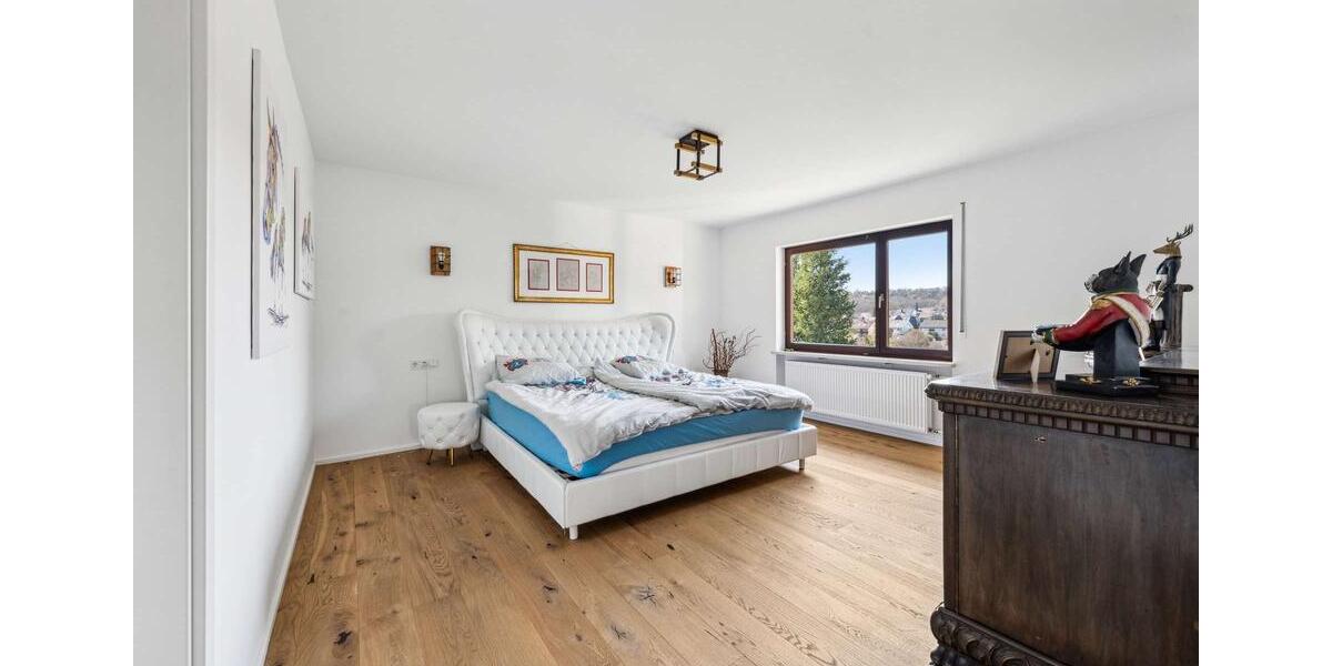 Einfamilienhaus Würzburg Dürrbachau - 8 Zimmer, 208 m&sup2;, 2.500&euro; | Angebot:26676454