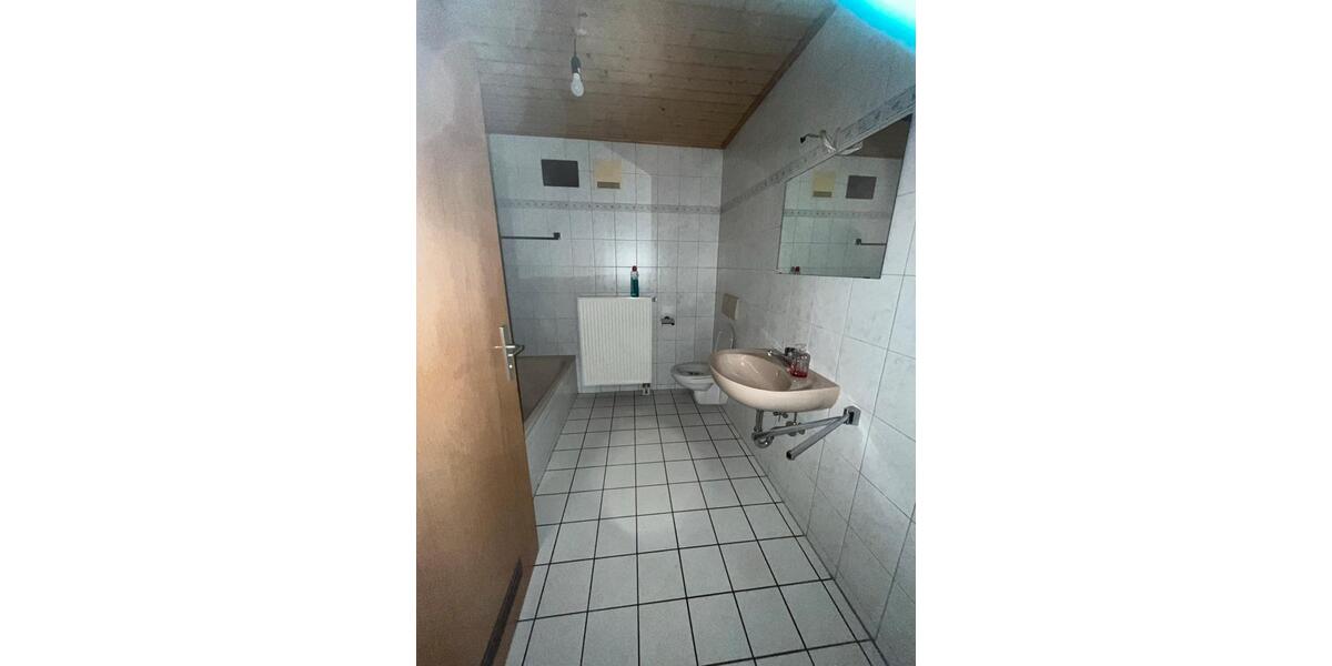 Dachgeschoßwohnung Tauberbischofsheim - 3 Zimmer, 90 m&sup2;, 750&euro; | Angebot:25085435