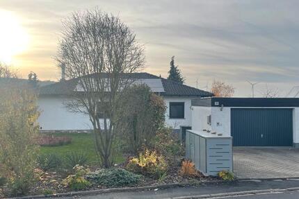 7 Zi. Haus Bungalow mit Einliegerwohnung und PV-Anlager 7 zimmer