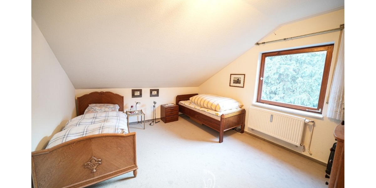 Zwei- bis Dreiparteienhaus in zentraler Lage mit Einliegerwohnung und Ausbaupotenzial im DG - Zweifamilienhaus Zell am Main | Angebot:26652819