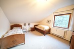Zwei- bis Dreiparteienhaus in zentraler Lage mit Einliegerwohnung und Ausbaupotenzial im DG - Zweifamilienhaus Zell am Main | Angebot:26652819