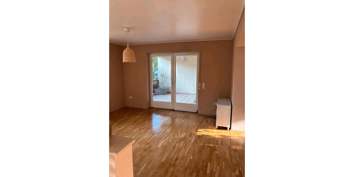 Erdgeschoßwohnung Neubrunn - 3 Zimmer, 120 m&sup2;, 1.100&euro; | Angebot:26459672