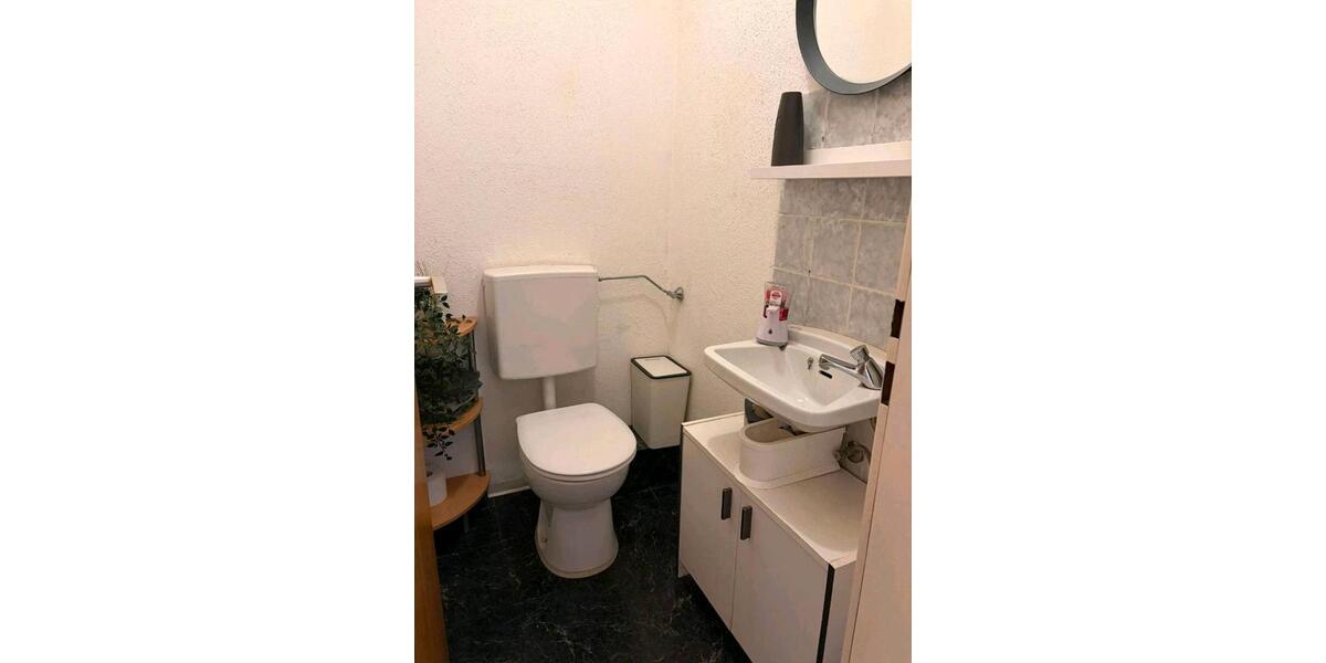 Dachgeschoßwohnung Gerbrunn - 5.5 Zimmer, 130 m&sup2;, 1.350&euro; | Angebot:26573287