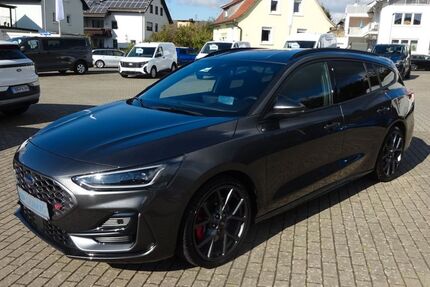 Ford Focus 24.075 km 30.990 € Tauberbischofsheim 97941