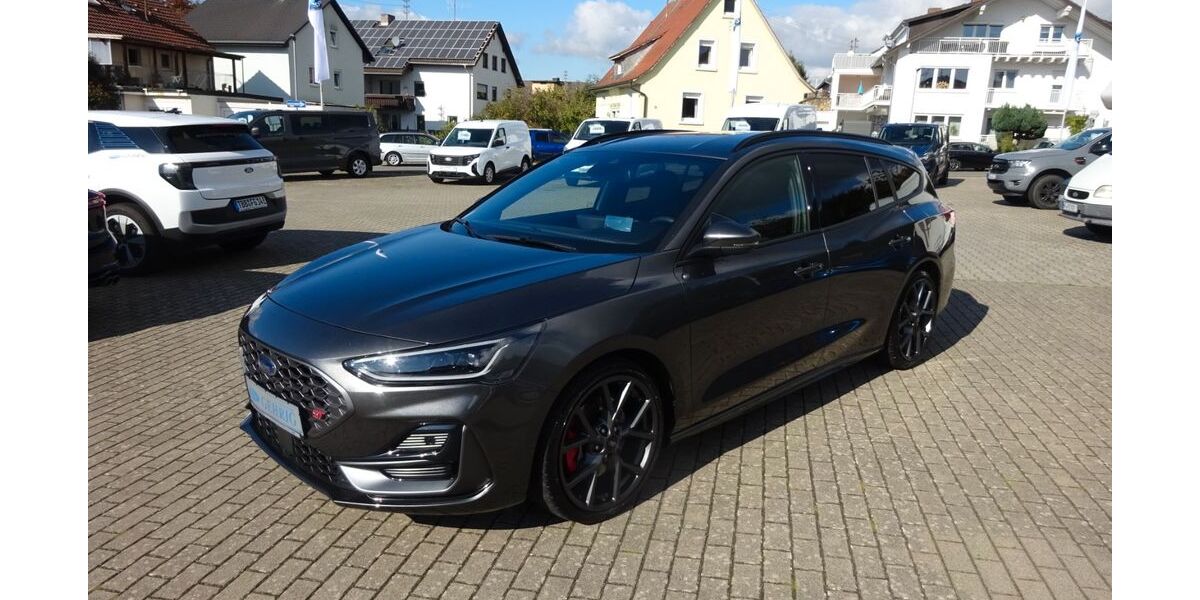 Ford Focus 24.075 km 30.990 € Tauberbischofsheim 97941