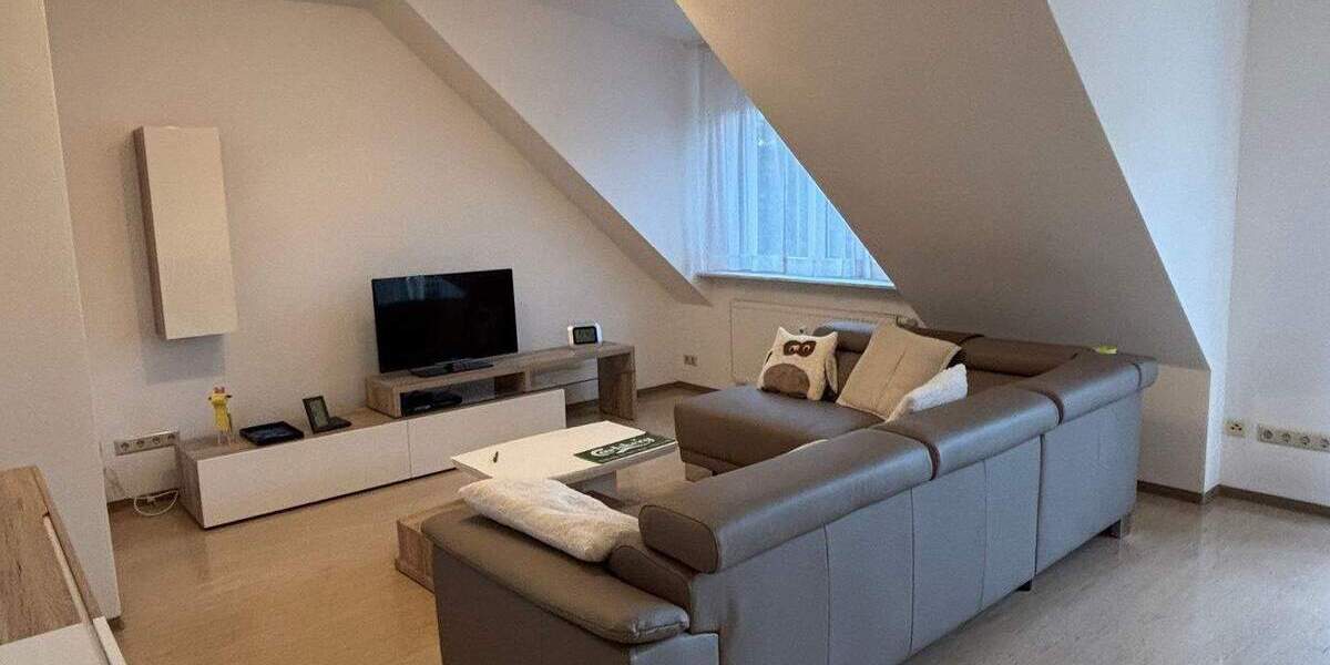 Moderne 3-Zimmer-DG-Wohnung mit Balkon & Weitblick – ruhige Lage in Kitzingen (sofort bezugsfrei) 3 zimmer