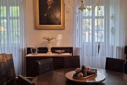 Haus zum Kaufen in Dettelbach 1.650.000 € 250 m² 10 zimmer