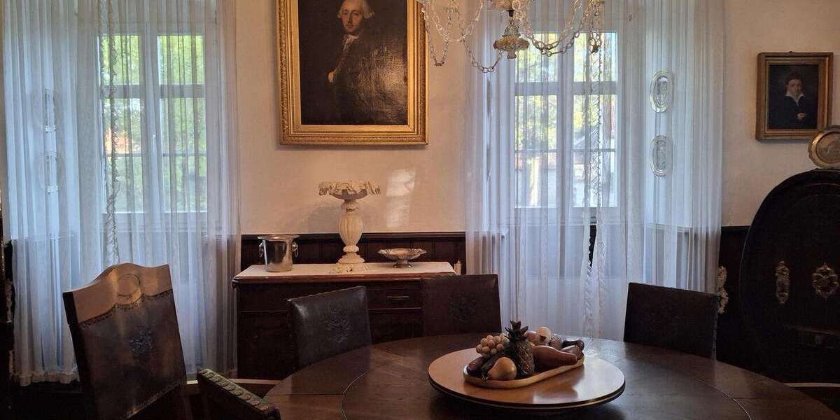 Haus zum Kaufen in Dettelbach 1.650.000 € 250 m² 10 zimmer