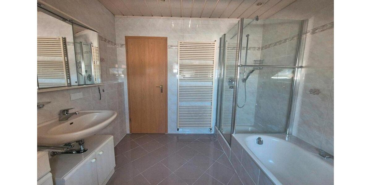 Dachgeschoßwohnung Marktheidenfeld - 2.5 Zimmer, 77 m&sup2;, 240.000&euro; | Angebot:26709545