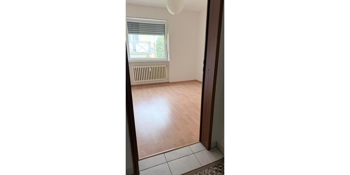 Etagenwohnung Würzburg Lengfeld - 3 Zimmer, 100 m&sup2;, 590&euro; | Angebot:26646619