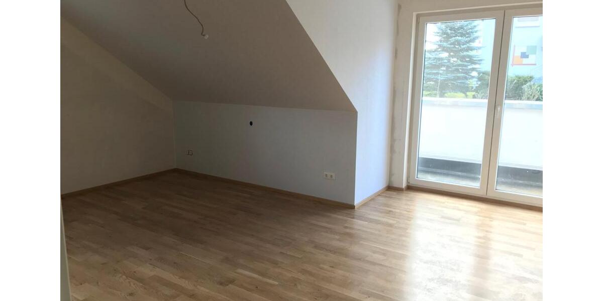 Dachgeschoßwohnung Margetshöchheim - 3 Zimmer, 130 m&sup2;, 1.750&euro; | Angebot:26048583