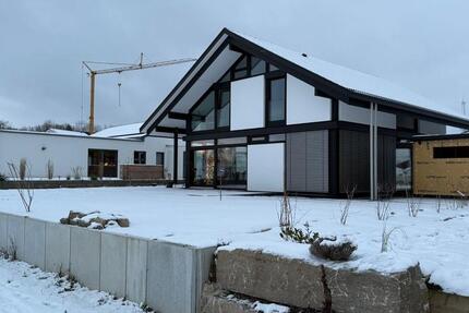 Haus Eisingen - 6 Zimmer, 200 m&sup2;, 2.500&euro; | Angebot:25634013