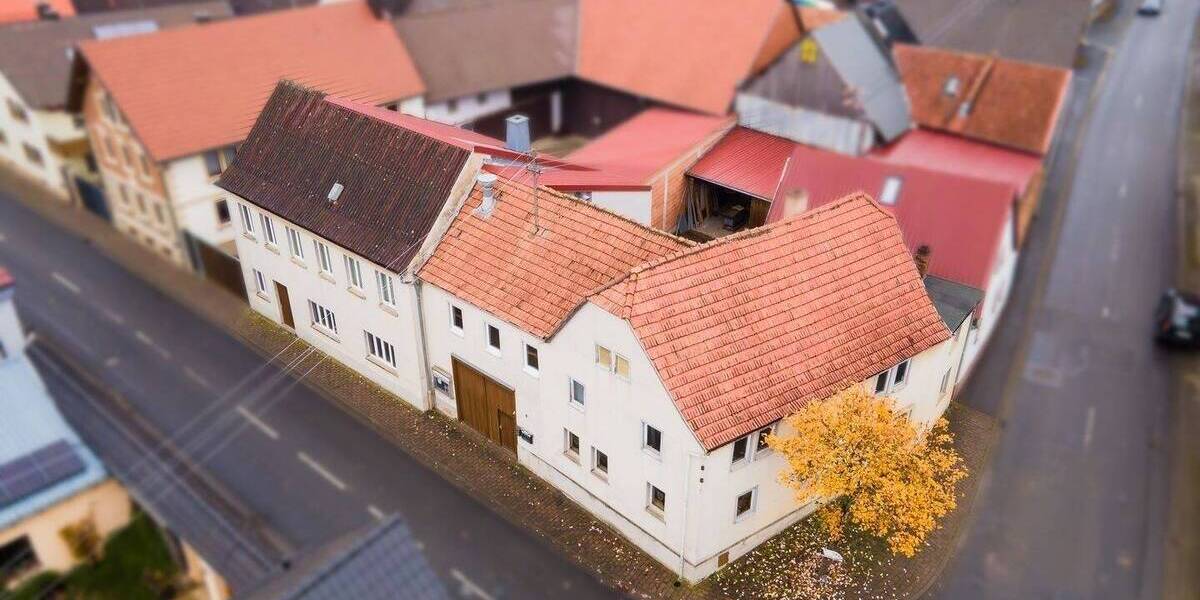 Wohnhaus mit ehem. Gaststätte - Großzügiges Gebäude mit Entwicklungspotenzial (Wohn- und Gewerbefläche ca.265 m² + Nutzfläche ca.155 m²) zimmer