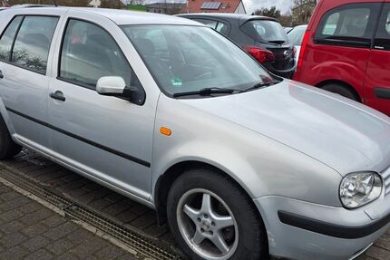 VW Golf 215.000 km 2.600 &euro; Randersacker 97236