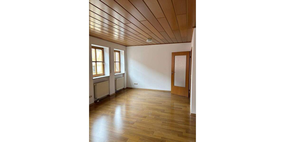Etagenwohnung Dettelbach - 3 Zimmer, 98 m&sup2;, 870&euro; | Angebot:26082914