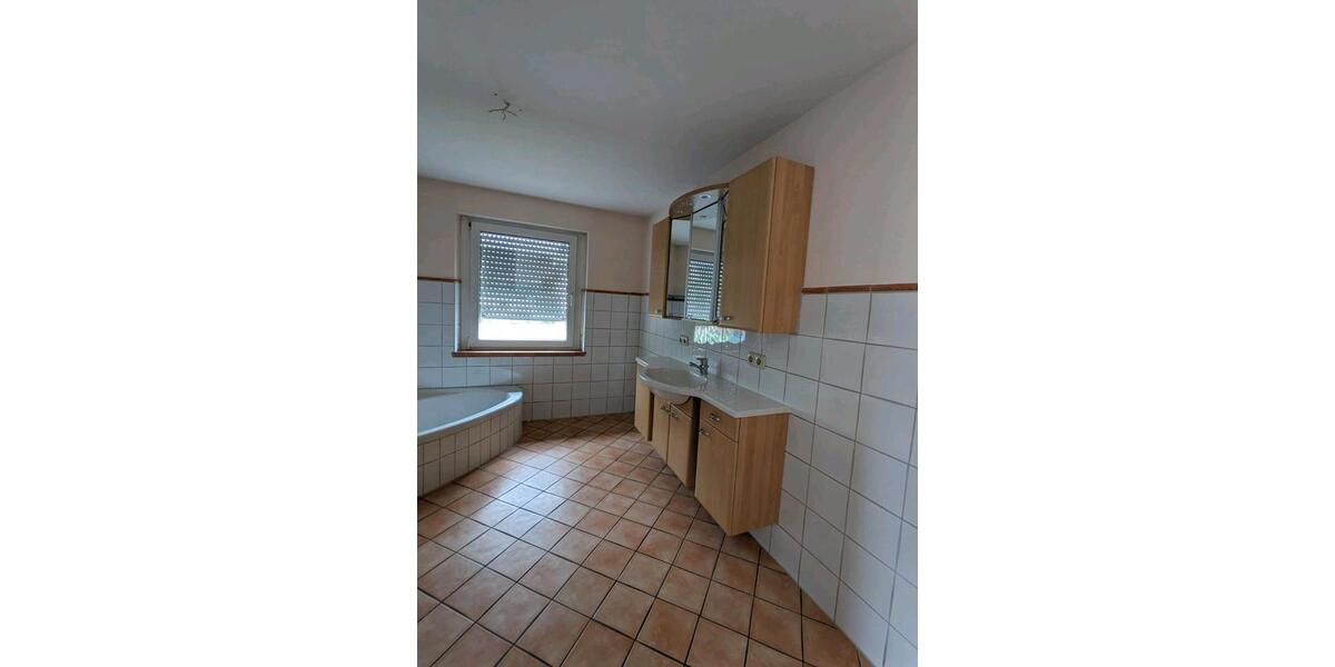 Helle 3 Zimmer Wohnung mit Balkon in ruhiger Lage zu vermieten 3 zimmer