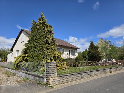 Einfamilienhaus mit Garage und Garten in 97534 Waigolshausen (ID 10654) - Einfamilienhaus Waigolshausen Waigolshausen | Angebot:26682782
