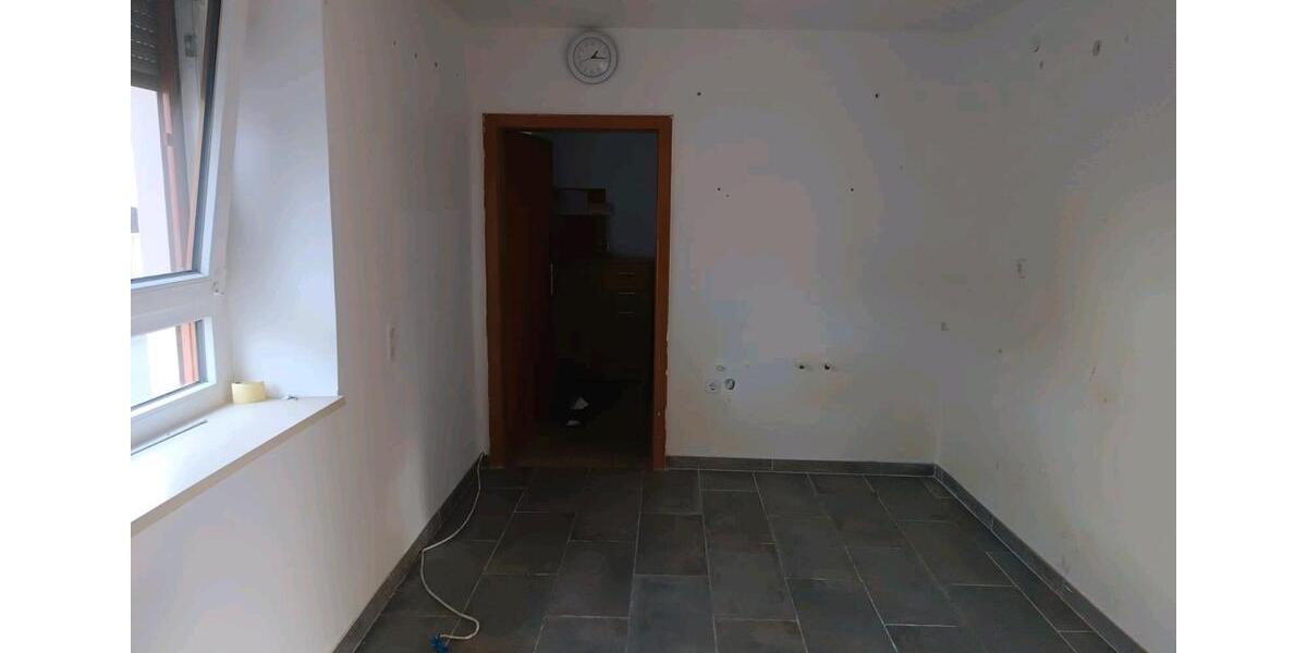 Einfamilienhaus Werneck - 8 Zimmer, 170 m&sup2;, 300.000&euro; | Angebot:26638488