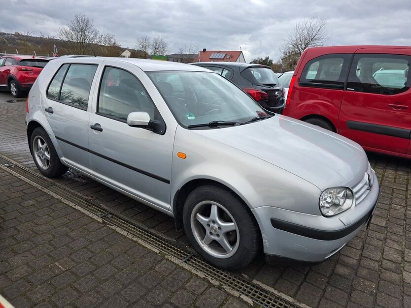VW Golf 215.000 km 2.400 € Randersacker 97236