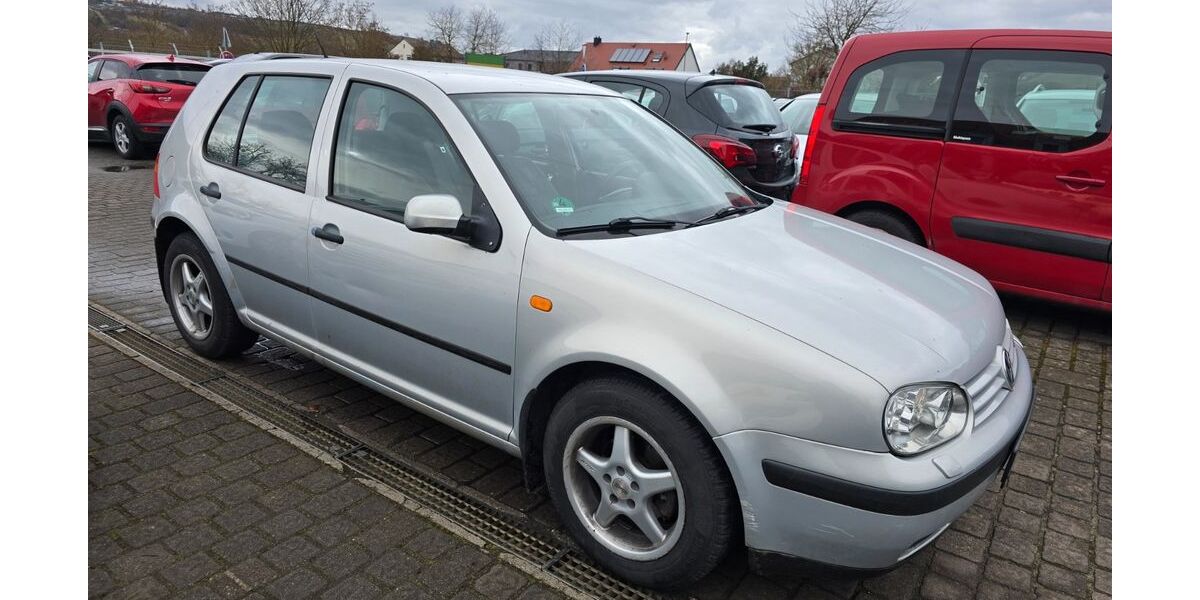 VW Golf 215.000 km 2.600 € Randersacker 97236