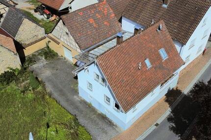 Einfamilienhaus unterkellert mit Scheune und Garage