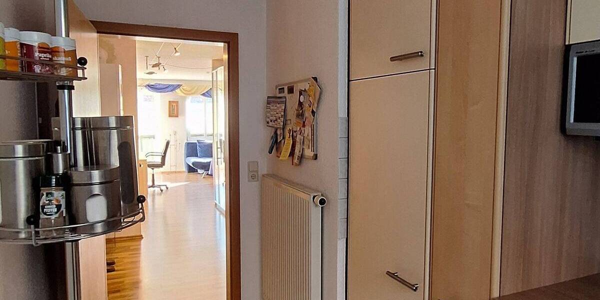 2 Zimmer Stadtwohnung im Zentrum von Kitzingen in der Kaiserstr.Absolut ruhig und sonnig mit Balkon :-) Nur 2 Min.fußläufig zur Fußgängerzone und Main 2 zimmer