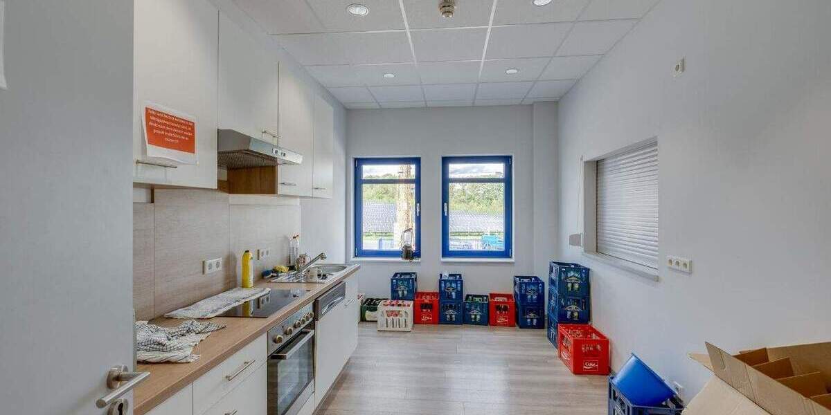 Attraktives Gewerbeareal auf 8.900 m²: Repräsentatives Ausstellungs- und Verkaufsgebäude in Toplage bei Würzburg zimmer