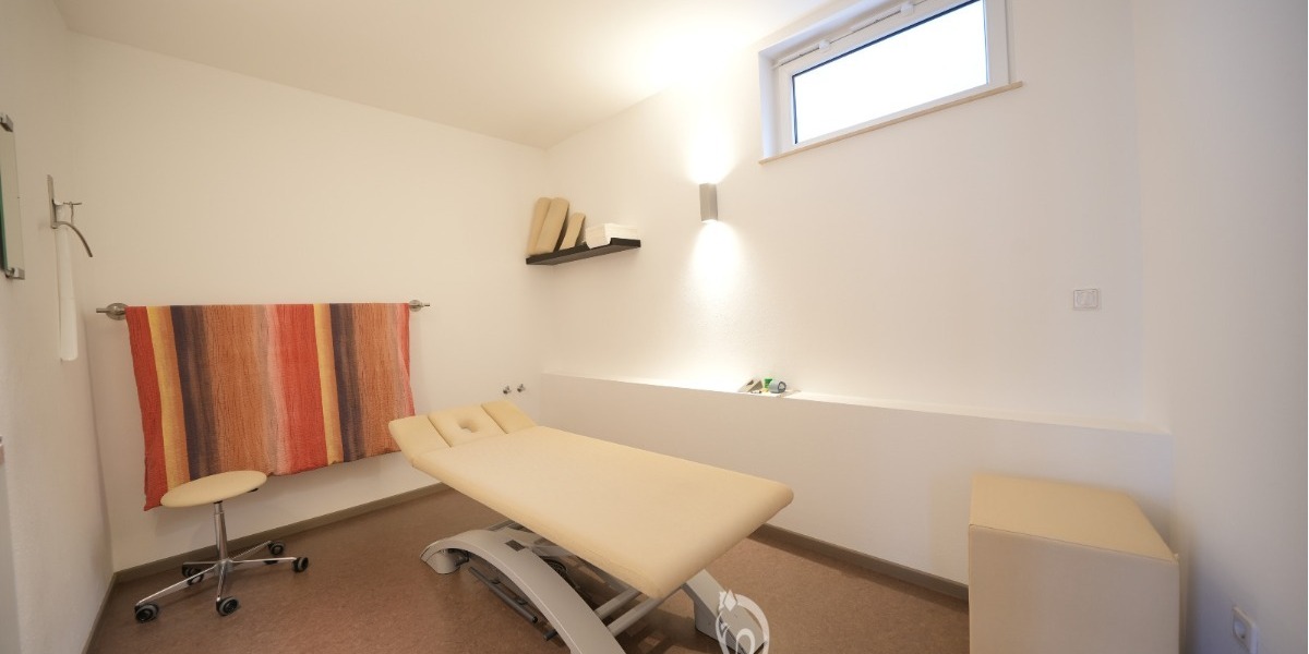 Hochwertige Physiopraxis & vermietete 4-Zimmer-Dachgeschoss-Wohnung - Gewerbeobjekt Arnstein | Angebot:26649274