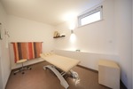 Hochwertige Physiopraxis & vermietete 4-Zimmer-Dachgeschoss-Wohnung - Gewerbeobjekt Arnstein | Angebot:26649274