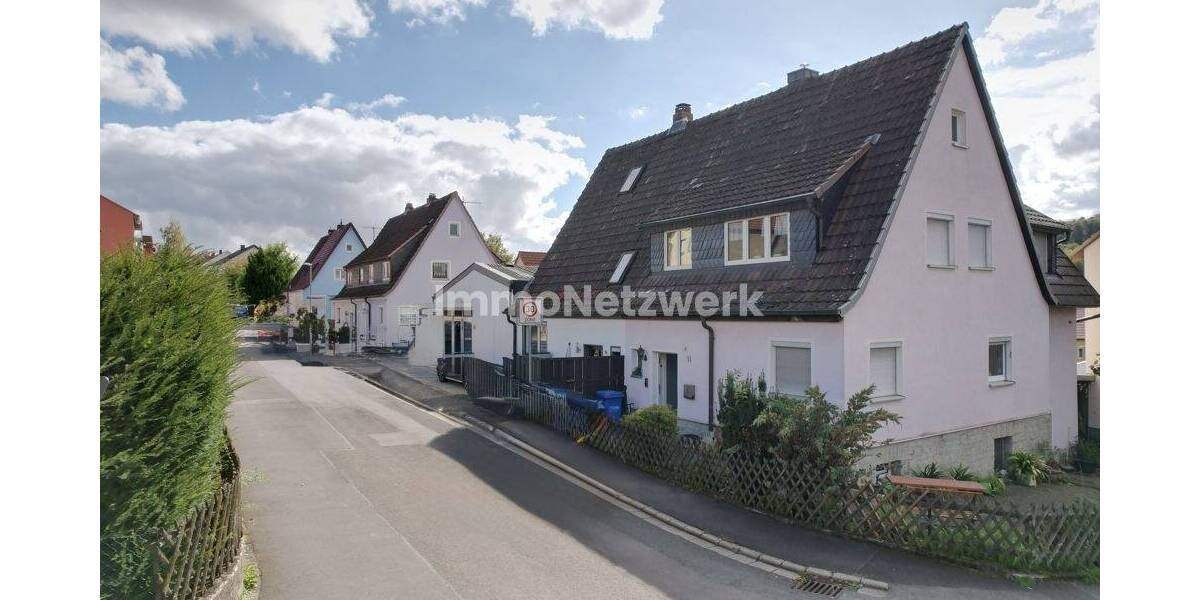 Schickes Haus mit großem Garten und vielseitiger Gewerbehalle 6 zimmer