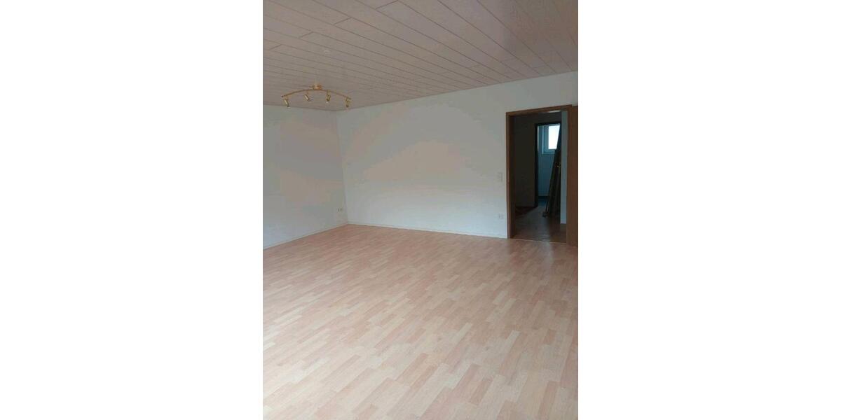 Erdgeschoßwohnung Würzburg Lengfeld - 4 Zimmer, 102 m&sup2;, 1.500&euro; | Angebot:26681363